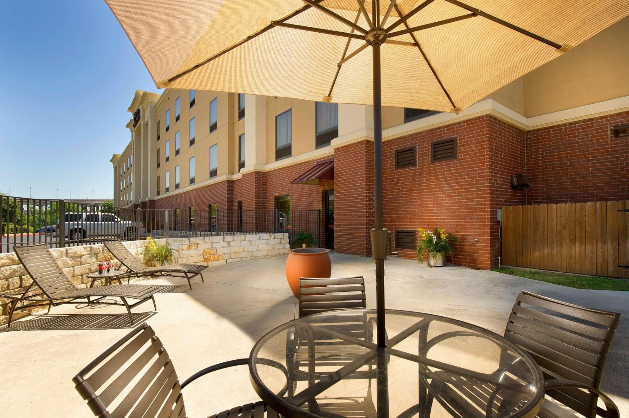 Hampton Inn And Suites San Antonio Airport Ngoại thất bức ảnh