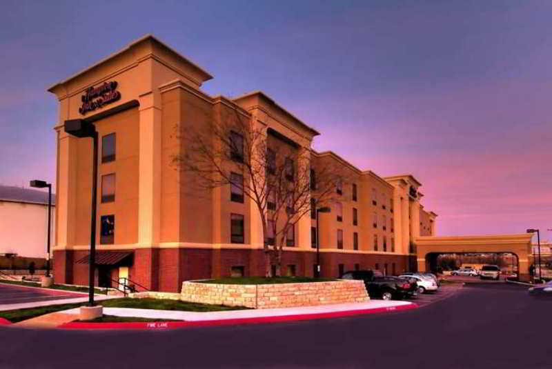 Hampton Inn And Suites San Antonio Airport Ngoại thất bức ảnh